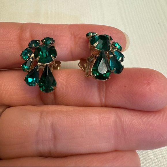 Beautiful Uranium Crystal Rhinestone Emerald Green Clip On Earrings Vintage - Picture 8 of 14